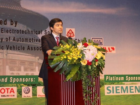 歐陽(yáng)明高：鋰電池年總產(chǎn)電量將達(dá)4G千瓦時(shí)