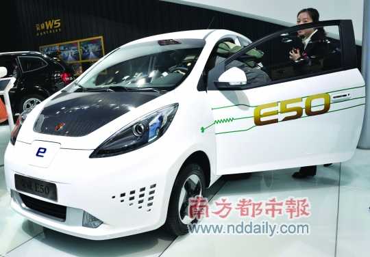 上汽集團(tuán)的榮威E 50電動(dòng)轎車曾在2012北京車展上亮相。C FP供圖