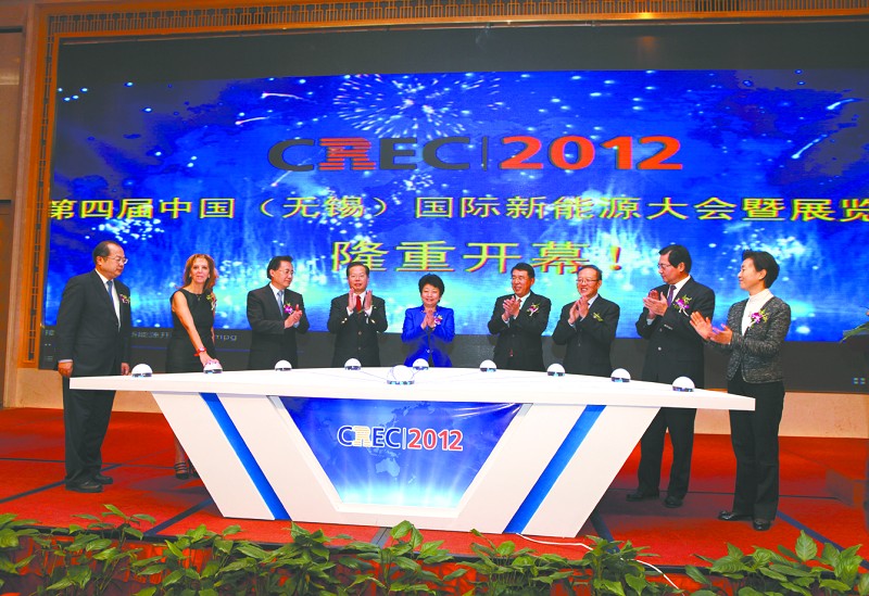 2011年以來，歐美接連揮舞&ldquo;雙反&rdquo;大棒，國際市場環(huán)境日趨惡劣，中國光伏產業(yè)陷入發(fā)展以來的最大困境。面對內缺市場，外遭&ldquo;雙反&rdquo;的兩面夾擊，中國光伏全行業(yè)都在戮力探尋出路所在。