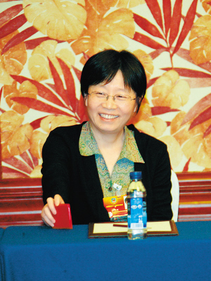 全國政協(xié)常委、上海市政協(xié)副主席、民革上海市委主委高小玫