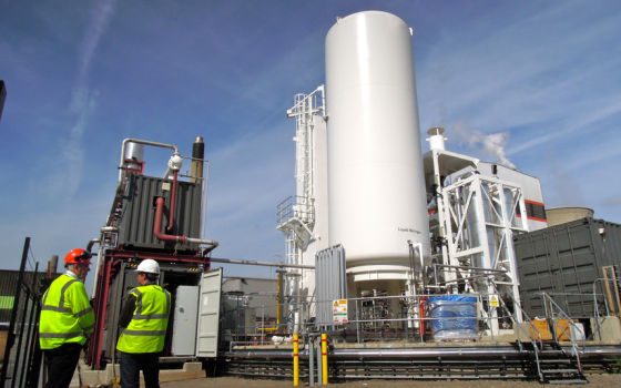 盡管被很多工程師視作一種破壞性的技術(shù)，但實(shí)際上液化空氣的用途還遠(yuǎn)不止于此。降溫至-196攝氏度的低溫液化空氣可以被視作一種儲(chǔ)能機(jī)制，這種思想將有可能顛覆我們對(duì)現(xiàn)有活塞式發(fā)動(dòng)機(jī)和儲(chǔ)能計(jì)劃形式的認(rèn)識(shí) 