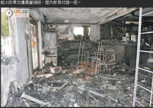 7月29日消息，香港一名男子使用三星電子GALAXY S4，他一邊充電一邊玩游戲，忽然手機爆炸，他嚇一跳，將手機丟在沙發(fā)上，沒想到手機噴火，火勢迅速蔓延，最后整個屋子都被燒毀。