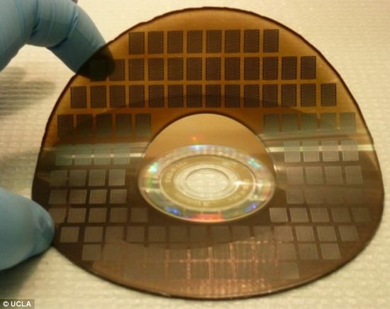 美國研制新型超級(jí)電池 幾秒鐘內(nèi)完成手機(jī)充電