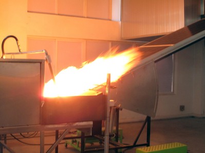 海潤光伏晶硅組件在TUV SUD實(shí)驗(yàn)室進(jìn)行防火性能測試