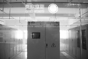 鑒于絕塵與安全需求，電站的儲電器處于&ldquo;隔絕&rdquo;的狀態(tài)下。本報記者 馬志強(qiáng)攝