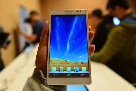 手機(jī)續(xù)航太爛？太陽(yáng)能電池或成最佳方案