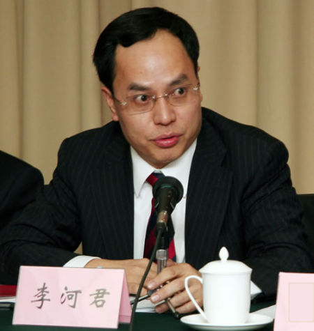 圖為全國(guó)工商聯(lián)副主席、全國(guó)政協(xié)委員、全國(guó)工商聯(lián)新能源商會(huì)會(huì)長(zhǎng)、漢能控股集團(tuán)有限公司董事局主席兼首席執(zhí)行官李河君。（資料圖片）